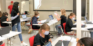 Der Coding Club for Girls in Schaffhausen soll das Interesse der jungen Mädchen für IT-Bereiche zu wecken und ihre digitalen Fähigkeiten fördern.