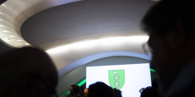 Besucher im St.Galler Pfalzkeller, Abstimmungs- und Wahlzentrum des Kantons St. Gallen.