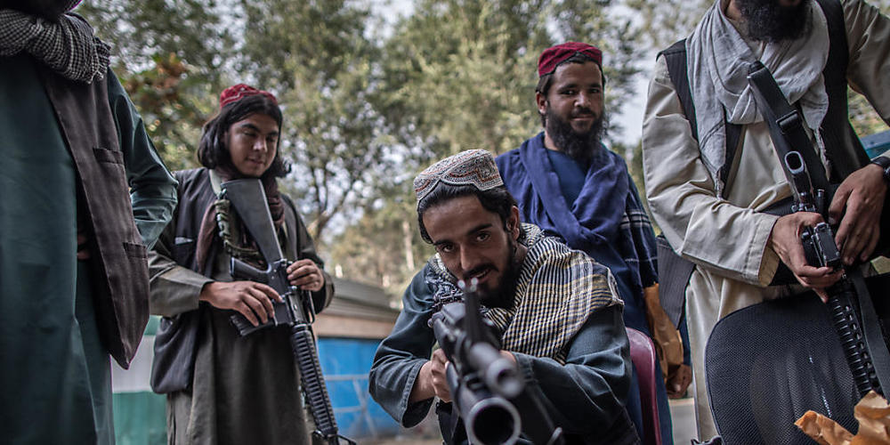dpatopbilder - Die Taliban wollen in Afghanistan ein funktionierendes Staatswesen auf die Beine stellen. In Kabul haben ihre Kämpfer die Aufgaben der Polizei übernommen. Foto: Oliver Weiken/dpa