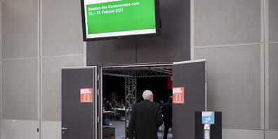 Im St. Galler Kantonsrat legen neue Mitglieder in einem feierlichen Akt einen Eid ab oder unterschreiben lediglich ein Gelübde. Nun sollen beide Varianten gleichgestellt werden. (Archivbild)