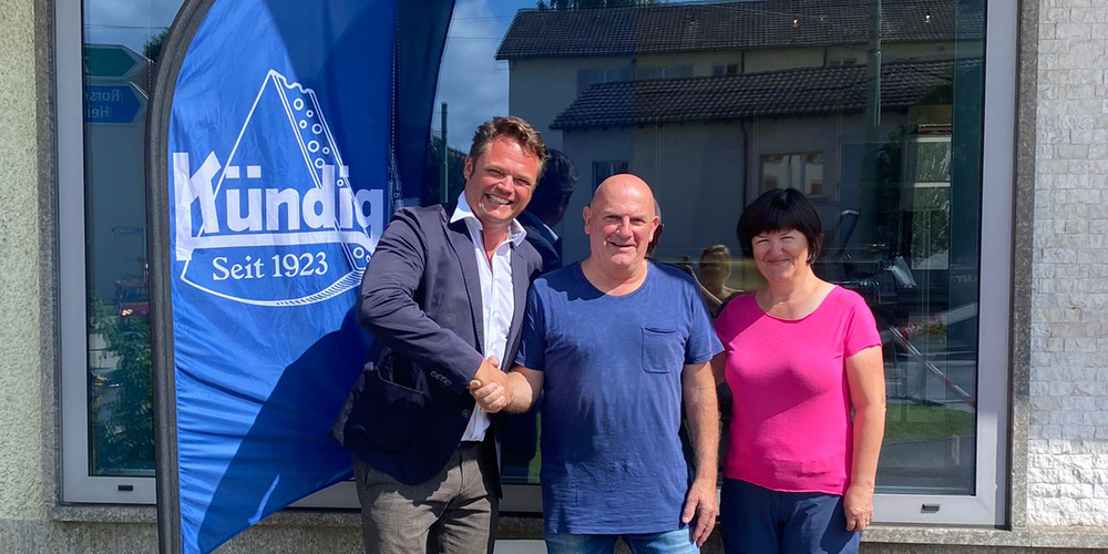 Marlies und Erwin Rechsteiner übergeben ihren Laden an David Vincze von der Kündig Feinkost AG.