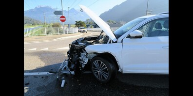 Das beschädigte Auto vom Verkehrsunfall.