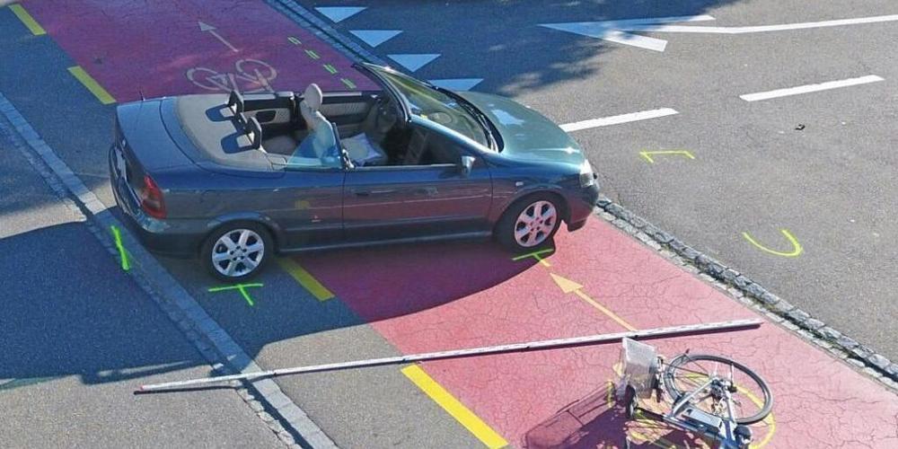 Ein 83-jähriger E-Bike-Fahrer ist am Freitag bei einem Zusammenstoss mit einem Auto auf einem Radweg in Sirnach schwer verletzt worden.