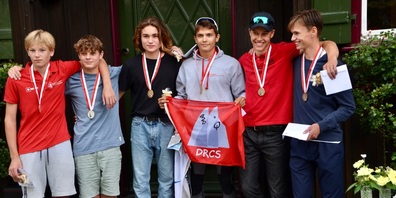 Mitte Die Schweizermeister Maxim Dneprov und Luis Zimmerli Links mit Silber Theo Elbel und Liam Kuster Rechts mit Bronze Simon Kaiser und Nik Burkhard.