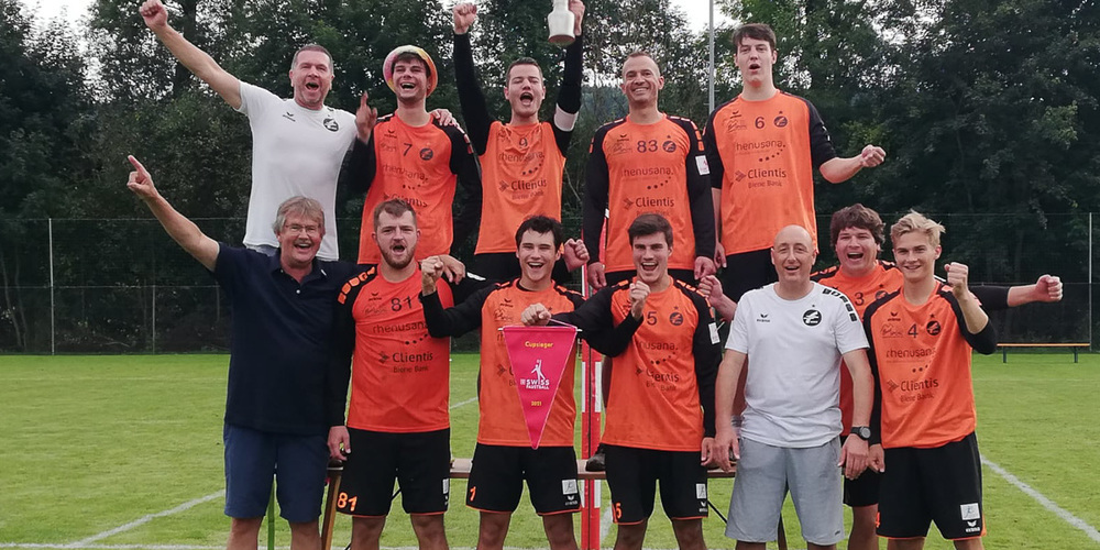 Das jubelnde Cup-Sieger-Team vom FB Widnau