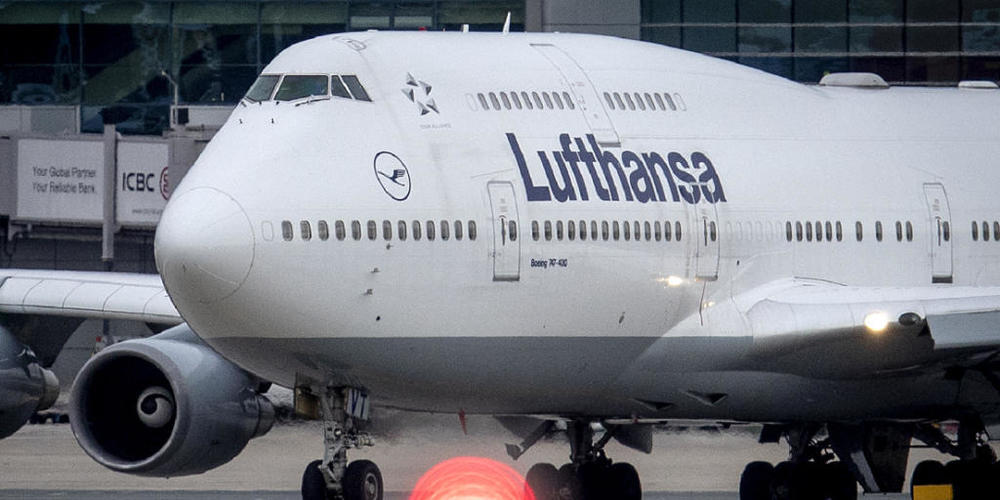 Kurz nach Ankündigung des Wegfalls der US-Einreisebeschränkungen spürt der Lufthansa-Konzern eine deutlich höhere Nachfrage nach Reisen in die Vereinigten Staaten. (Archivbild)
