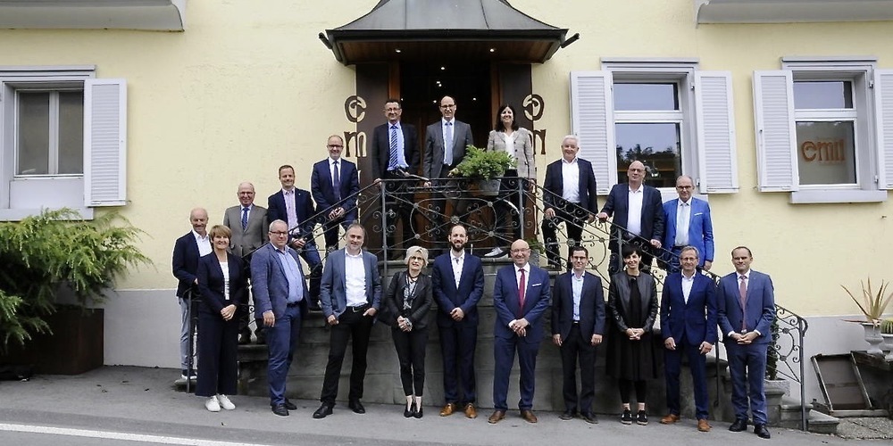 Die Mitglieder der Regierung des Kantons St.Gallen trafen sich mit den Gemeindepräsidentinnen und -präsidenten der Region zum Mittagessen