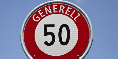 Ein Raser in Wädenswil wurde mit 125 km/h geblitzt, wo 50 km/h erlaubt sind. (Symbolbild)