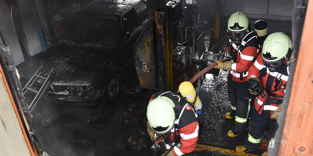 Schweiss- oder Schleifarbeiten stehen als Brandursache im Verdacht.