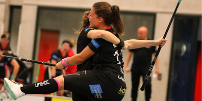 Die Devils-Damen bejubeln einen deutlichen Cupsieg.