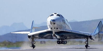 Die Virgin Galactic des britischen Unternehmers Richard Branson kann den Betrieb wieder aufnehmen. Die US-Luftfahrt-Aufsichtsbehörde FAA hat grünes Licht gegeben. (Archivbild)