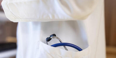 Der Stadtrat ist der Ansicht, dass das heutige Lohnsystem für die Kaderärzteschaft Fehlanreize beinhaltet. (Symbolbild)