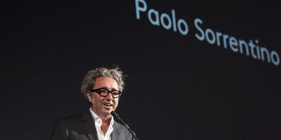 Der italienische Filmregisseur Paolo Sorrentino zeigt Schalk: Am 17. Zurich Film Festival erhielt er am Mittwoch den  "A Tribute to"-Award für sein Lebenswerk. 1970 geboren, zählt er sich indes immer noch zu den jungen italienischen Regisseuren - ...
