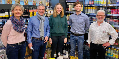 Von links: Christine Tanner, Kundenbetreuerin; Seppi Rüttimann,  Präsident; Laura Vonwil, Aktuarin; Andreas Wirtz,Vizepräsident und Marcel Benz, Geschäftsführer der Städtli-Markt Genossenschaft  Maienfeld. 