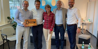 Vlnr: Thomas Bossard (Leiter M&V/VR Oertli), Carlo Pizzera (GF Domedics), Anita Lipp (Gründerin Domedics), Christoph Bosshard (CEO/VR Oertli), Christoph Stüssi (GL Domedics).