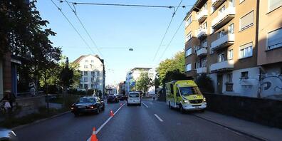 Die alkoholisierte Frau musste mit unbestimmten Verletzungen in die Notaufnahme gebracht werden.