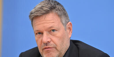 Robert Habeck, Bundesvorsitzender von Bündnis 90/Die Grünen, äußert sich in der Bundespressekonferenz zum Ausgang der Bundestagswahl. Foto: Bernd Von Jutrczenka/dpa