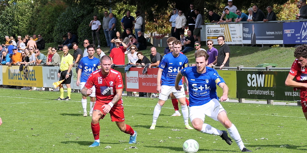 Der zweifache Torschütze Daniel Lässer zieht am Ex-Widnauer Stefan Lukic vorbei