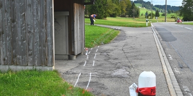 Beim Unfall bei der Bushaltestelle «Hinterer Schümberg» entstand Sachschaden in noch unbekannter Höhe.