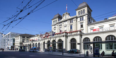 Vor einer Bar beim Winterthurer Hauptbahnhof ist am vergangenen Wochenende ein 28-jähriger Schweizer verprügelt worden. Er ging selbständig ins Spital. (Symbolbild)