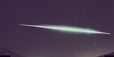 Der Feuerball vom 1. September über dem nördlichen Himmel von den Kameras von Erwin Späni, Wangen, festgehalten: die grüne Farbe lässt sich auf Nickel/Magnesium-Einschlüsse zurückführen.