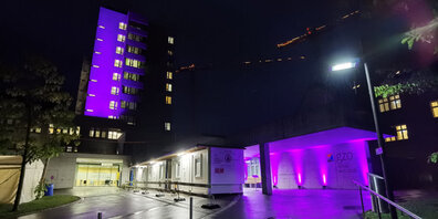 Pink October 2021: Das GZO Spital Wetzikon setzt im Brustkrebsmonat ein Zeichen und erstrahlt in Pink.
