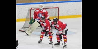 Konzentriert spielen die Cracks der 2. Liga des EHCKK.