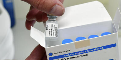 Die meisten Dosen des Covid-19 Vaccine Janssen von Johnson & Johnson sind noch in der Schachtel.