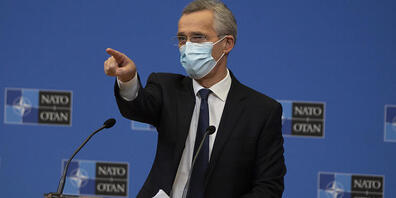 ARCHIV - Jens Stoltenberg, Nato-Generalsekretär, nimmt an einer Pressekonferenz im Nato-Hauptquartier teil. Stoltenberg ist bei einer Pressekonferenz unmittelbar mit der menschlichen Dimension des Afghanistanrückzugs konfrontiert worden. Foto: Vir...