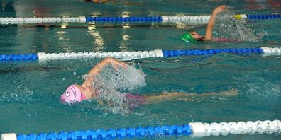 Das 11. Flipper- und Schülerschwimmen findet im Hallenbad Rosenau in Gossau statt.