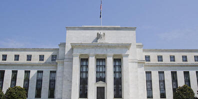 ARCHIV - Der Hauptsitz der US-Notenbank Federal Reserve (Fed) in Washington. Nach der Machtübernahme der Taliban in Afghanistan könnte dem Staat bald das Geld ausgehen, denn die USA und internationale Organisationen drehen Afghanistan vorerst den ...