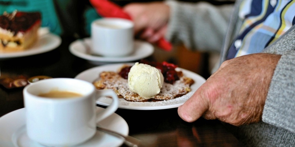 Essen, Gesellschaft geniessen und «höckle»: Nach der Corona-Pause startet der Schänner Senioren Mittagstisch wieder.