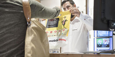 Mobilezone hat im ersten Halbjahr 2020 trotz eines tieferen Umsatzes doppelt so viel verdient wie in der Vorjahresperiode. (Archivbild)