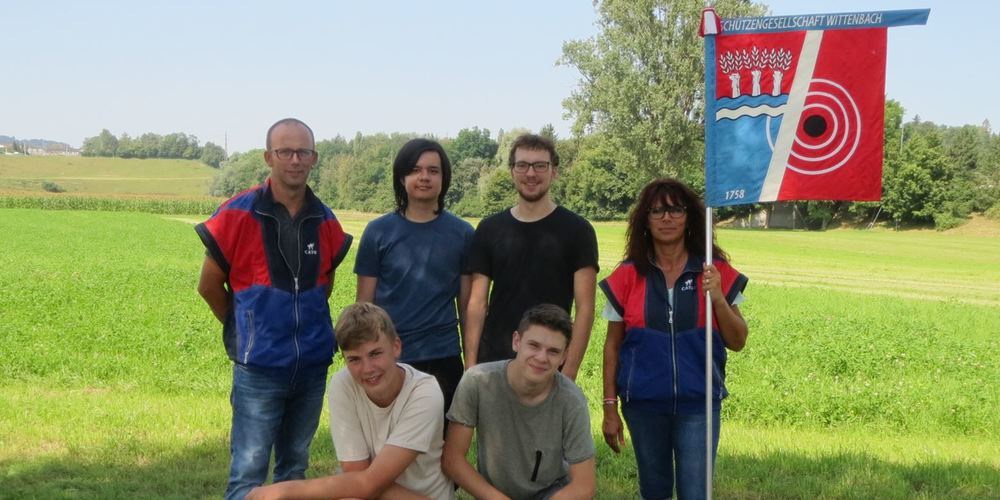 Stehend von links: JS-Betreuer Ueli Altherr, Simon Erkenbrecher, Mirco Büchel, Sandra Altherr (Präsidentin); kniend von links: Joel Altherr, Kenzo Signer