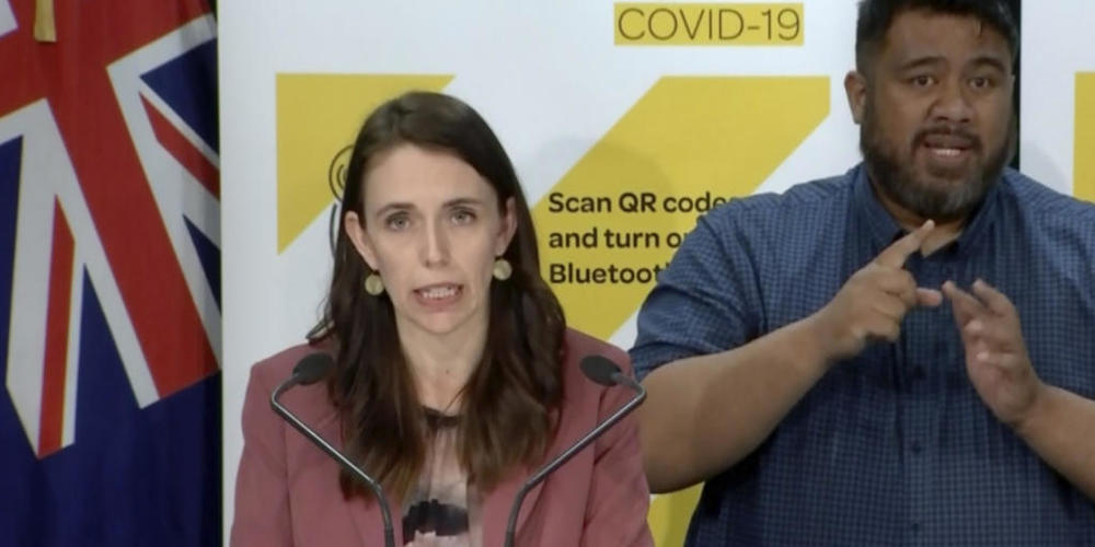 Neuseelands Premierministerin Jacinda Ardern spricht auf einer Pressekonferenz zur Bekämpfung der Corona-Pandemie in Wellington. Foto: Uncredited/TVNZ/AP/dpa