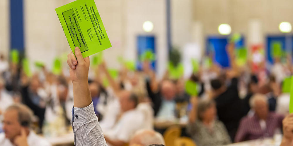 Die SVP-Delegierten unterstützen das zweite Referendum gegen das Covid-19-Gesetz. Kritisiert wird vor allem das Covid-Zertifikat.