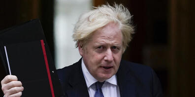 Boris Johnson, Premierminister von Großbritannien, verlässt 10 Downing Street. Via Twitter kündigte Johnson an, dass der geplante Sondergipfel der G7-Staaten zur brisanten Lage in Afghanistan an diesem Dienstag stattfinden soll. Foto: Alberto Pezz...
