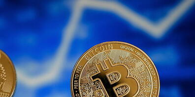 Die Digitalwährung Bitcoin ist wieder auf dem Weg nach oben. (Archivbild)