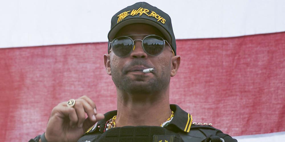 ARCHIV - Henry «Enrique» Tarrio, Anführer der "Proud Boys", ist von einem Gericht in Washington zu einer Gefängnisstrafe von 155 Tagen verurteilt worden. Foto: Allison Dinner/AP/dpa