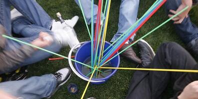 Jugendliche gelangen oft zu leicht an Alkohol. Die Pandemie-Massnahmen haben den Jugendschutz noch zusätzlich erschwert. (Archivbild)