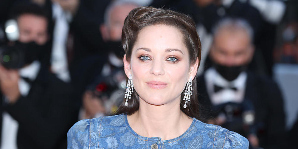 ARCHIV - Die französische Schauspielerin Marion Cotillard kommt zur Vorführung von «De son vivant (In His Lifetime)» von Emmanuelle Bercot während der 74. Filmfestspiele von Cannes. Beim Filmfestival in San Sebastián erhält sie nun einen Ehrenprei...