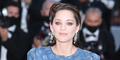 ARCHIV - Die französische Schauspielerin Marion Cotillard kommt zur Vorführung von «De son vivant (In His Lifetime)» von Emmanuelle Bercot während der 74. Filmfestspiele von Cannes. Beim Filmfestival in San Sebastián erhält sie nun einen Ehrenprei...