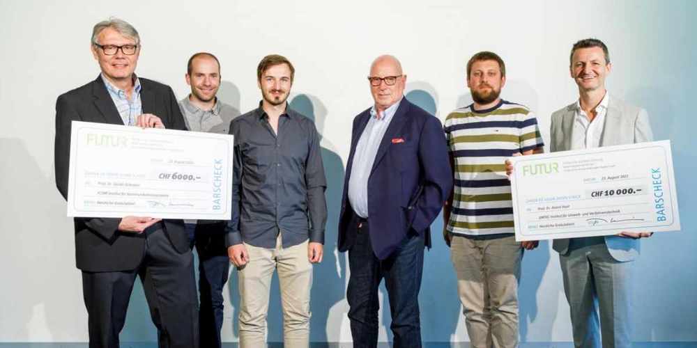 Stiftungspräsident Dr. h.c.  Thomas Schmidheiny (Mitte r.) mit Hauptpreisträger Prof. Dr. Andre Heel (r.) und Anerkennungspreisträger Prof. Dr. Guido Schuster und ihren jeweiligen Teams.