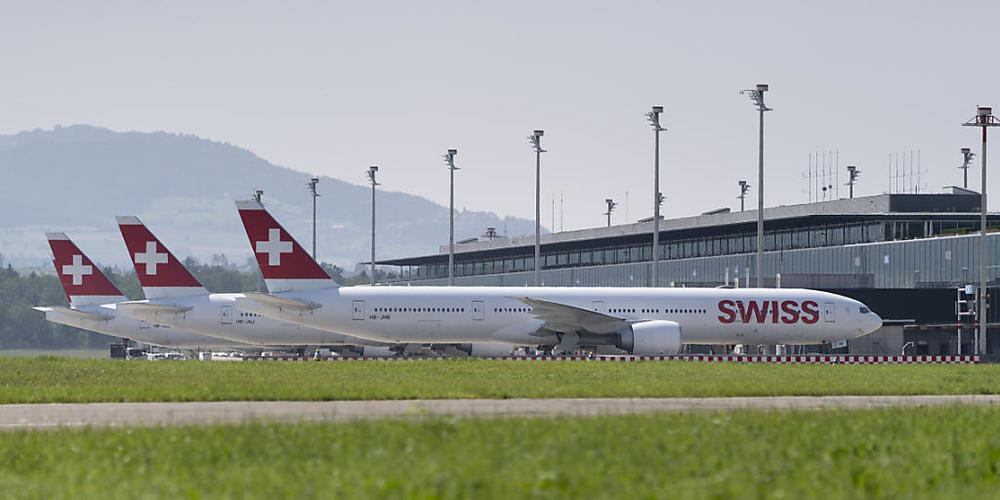 Die Fluggesellschaft Swiss führt für ihr fliegendes Personal eine Impfpflicht ein. Sie soll ab Mitte November gelten.(Archivbild)
