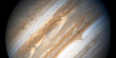 Der grösste Planet in unserem Sonnensystem ist Jupiter. Eine Studie gibt nun eine Erklärung, wieso grössere Planeten häufig massereichere Sterne umkreisen. (Archivbild)