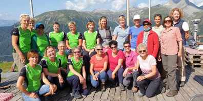 Die Uzner Sportfit-Frauen durften eine lockere Wanderung in bester Gesellschaft geniessen.
