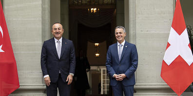 Aussenminister Ignazio Cassis beim Treffen mit dem türkischen Aussenminister Mevlüt Cavusoglu bei einem Treffen in Bern im Jahr 2020. (Archiv)