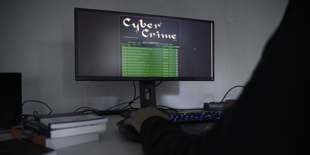 Um die Schwyzer Bevölkerung auf die Cyberdelikte hin zu sensibilisieren, wird die Kantonspolizei Schwyz im Herbst zwei öffentliche Veranstaltungen durchführen