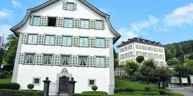 Das Huberhaus in Tuggen (im Vordergrund) gehört unbestritten ins Kantonale Schutzinventar
