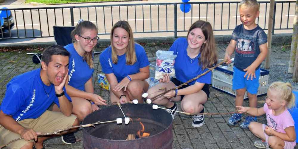 Leiterinnen und Leiterinnen von Jungwacht Blauring Schänis laden am 4. September zu Spiel und Spass ein.